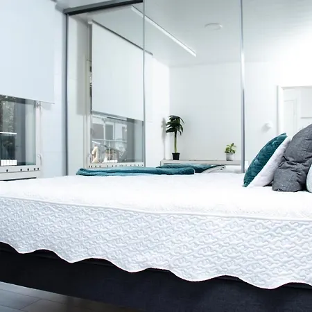 Willa Talo Saunalla Ja Saehkoeauton Oma Type2 Latauspiste Vantaa