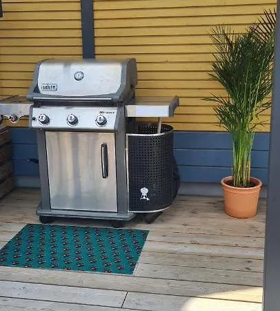 فيلة Talo Saunalla Ja Saehkoeauton Oma Type2 Latauspiste *